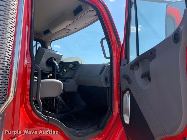 image for item MH9823 2006 Freightliner Business Class M2  oil distributor truck