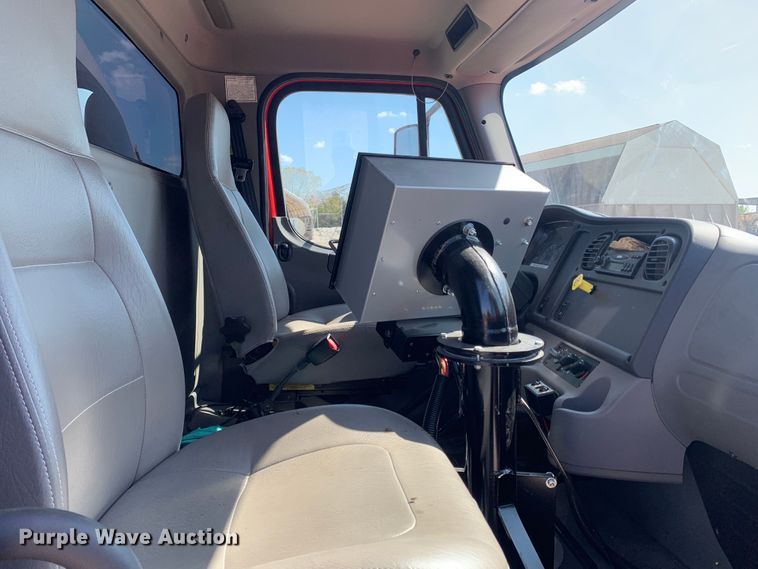 image for item MH9823 2006 Freightliner Business Class M2  oil distributor truck