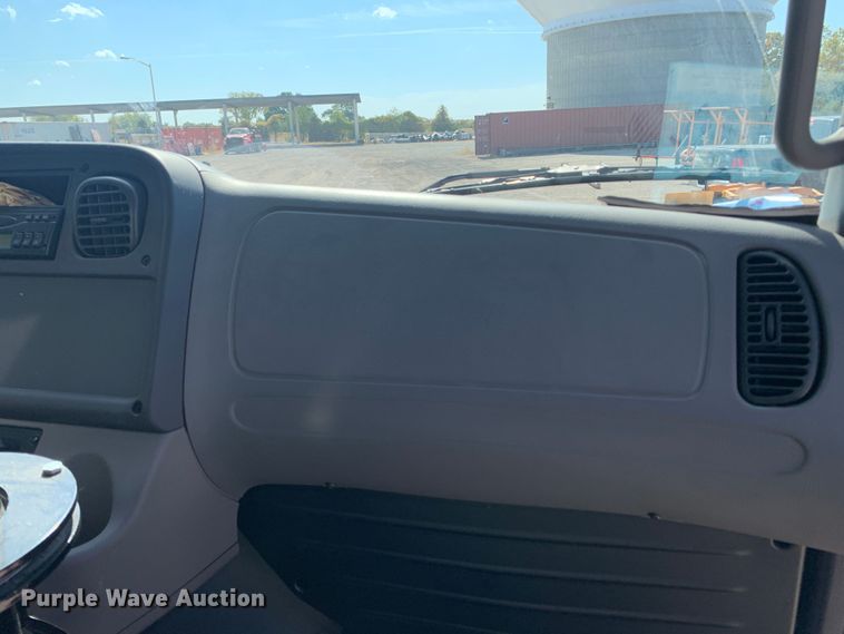 image for item MH9823 2006 Freightliner Business Class M2  oil distributor truck