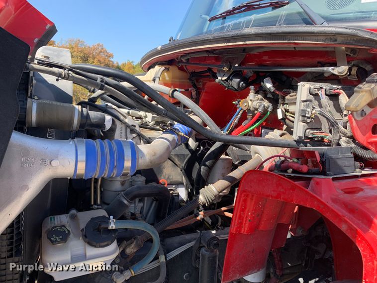 image for item MH9823 2006 Freightliner Business Class M2  oil distributor truck