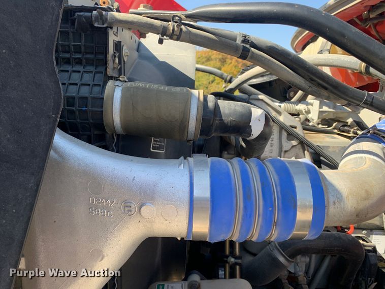 image for item MH9823 2006 Freightliner Business Class M2  oil distributor truck