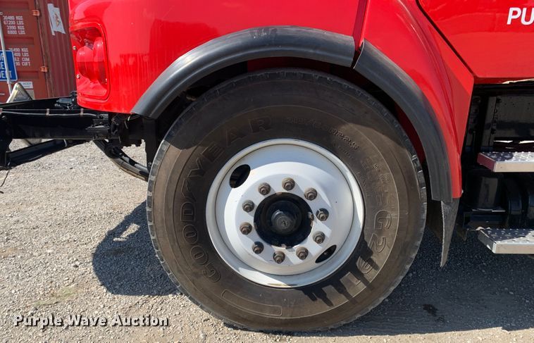 image for item MH9823 2006 Freightliner Business Class M2  oil distributor truck