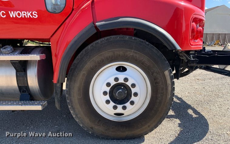 image for item MH9823 2006 Freightliner Business Class M2  oil distributor truck