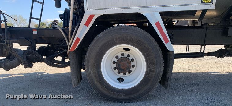 image for item MH9823 2006 Freightliner Business Class M2  oil distributor truck