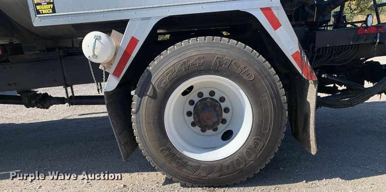 image for item MH9823 2006 Freightliner Business Class M2  oil distributor truck