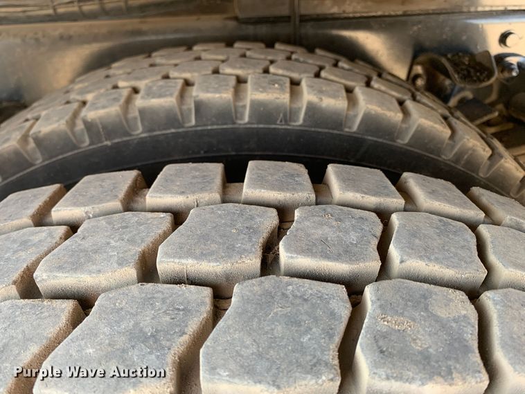 image for item MH9823 2006 Freightliner Business Class M2  oil distributor truck