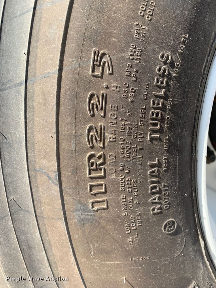 image for item MH9823 2006 Freightliner Business Class M2  oil distributor truck