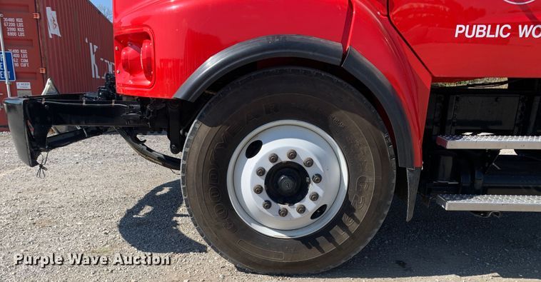 image for item MH9823 2006 Freightliner Business Class M2  oil distributor truck