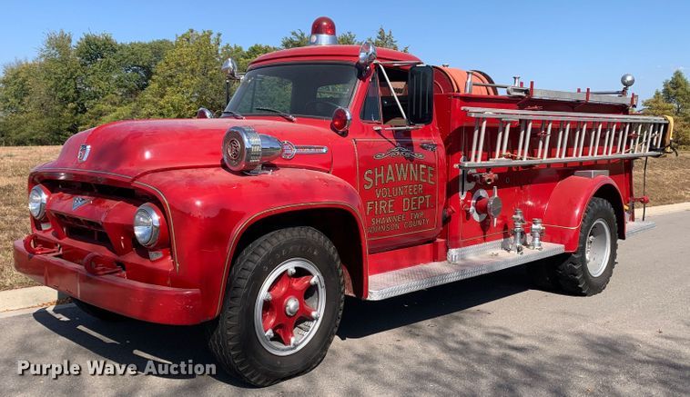 image for item MH9826 1954 Ford F800  pumper fire truck