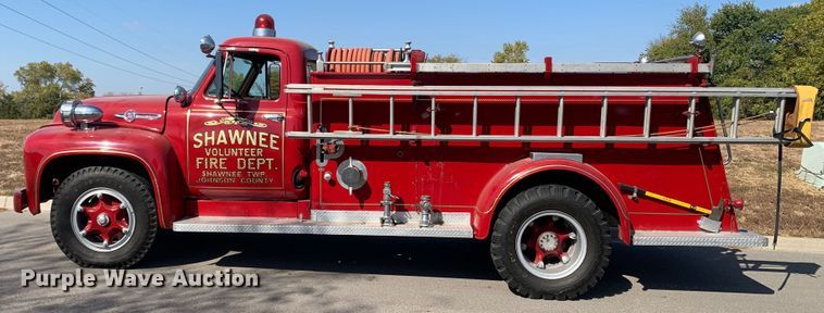 image for item MH9826 1954 Ford F800  pumper fire truck