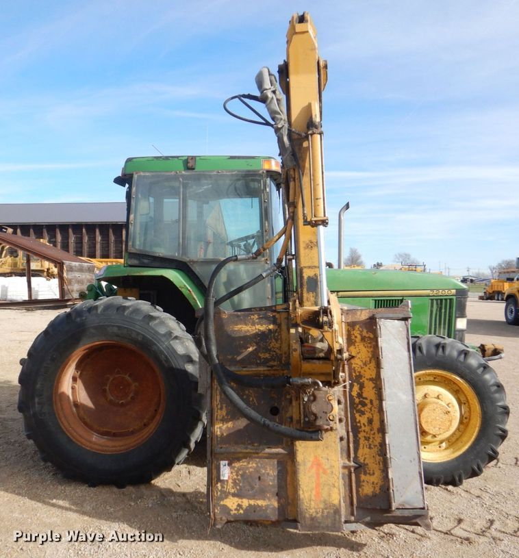 image for item MJ9820 1994 John Deere 7200  tractor
