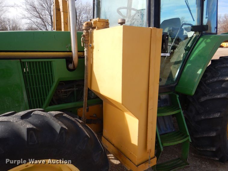 image for item MJ9820 1994 John Deere 7200  tractor