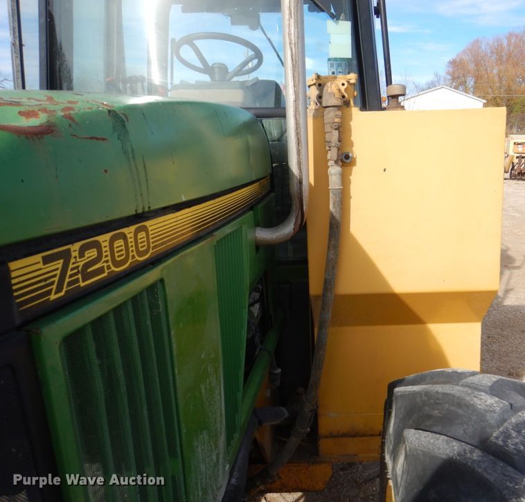 image for item MJ9820 1994 John Deere 7200  tractor