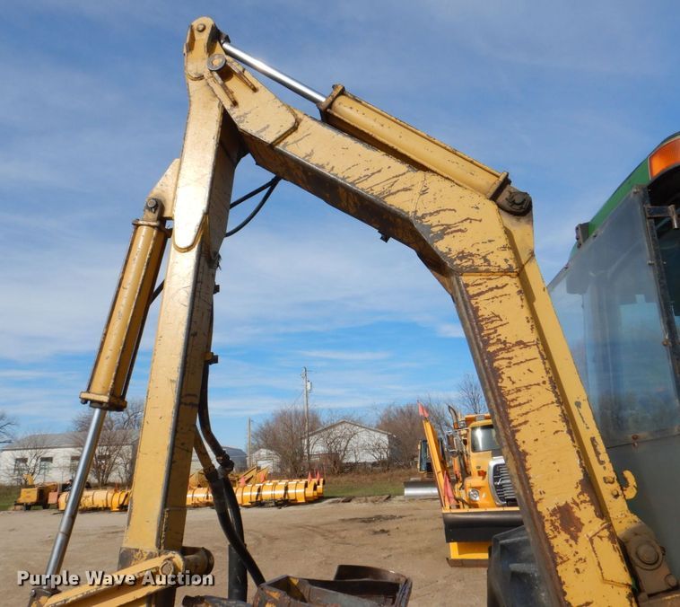 image for item MJ9820 1994 John Deere 7200  tractor