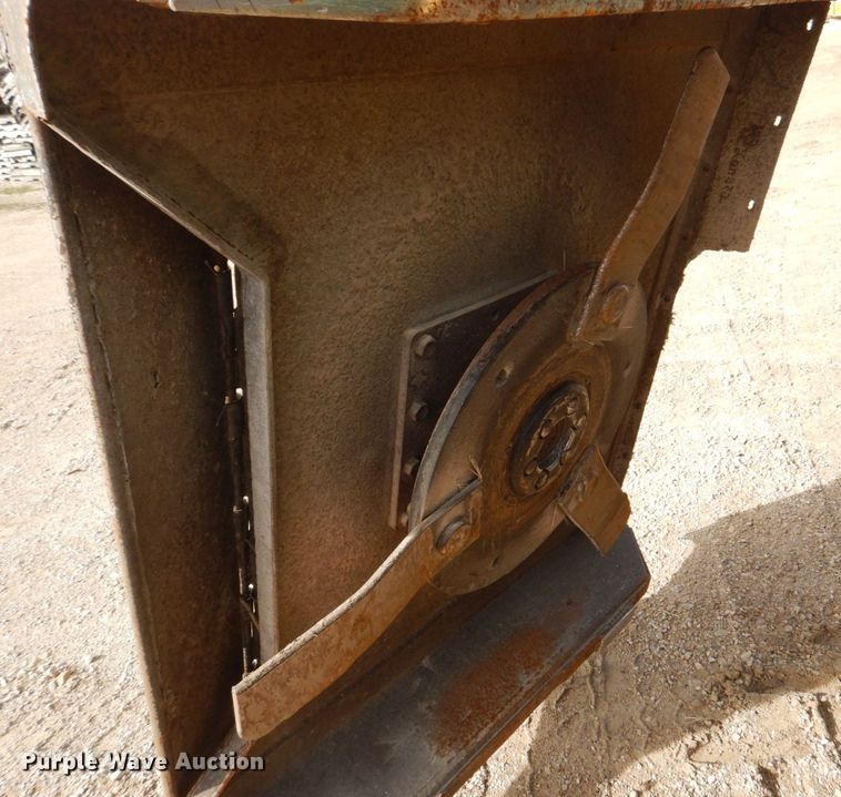 image for item MJ9820 1994 John Deere 7200  tractor