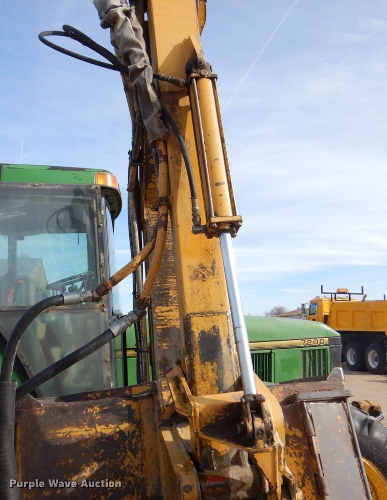 image for item MJ9820 1994 John Deere 7200  tractor