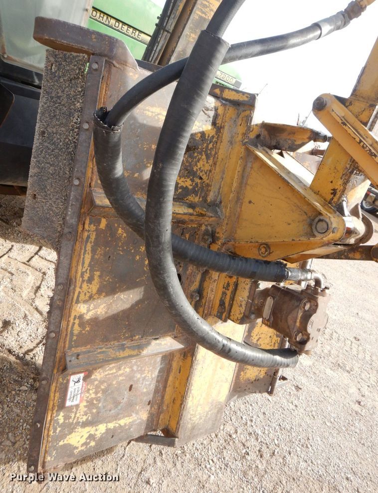 image for item MJ9820 1994 John Deere 7200  tractor