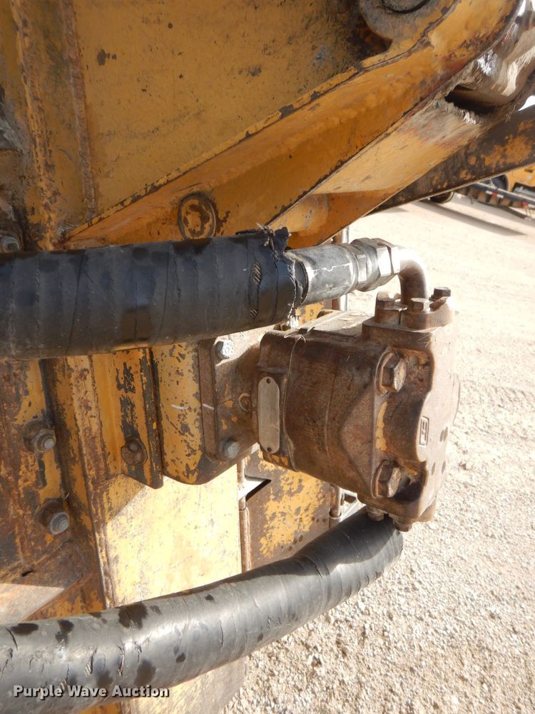 image for item MJ9820 1994 John Deere 7200  tractor