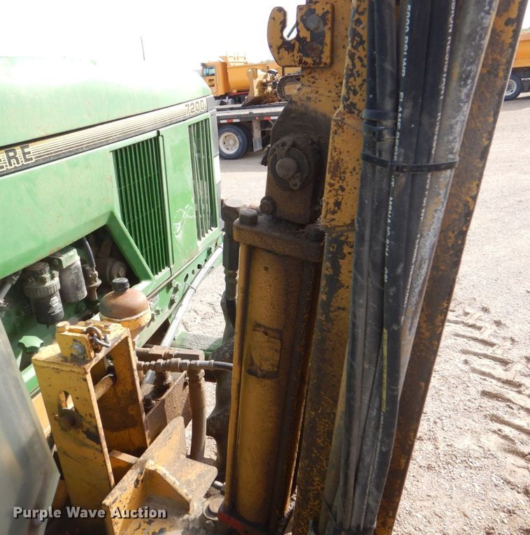 image for item MJ9820 1994 John Deere 7200  tractor