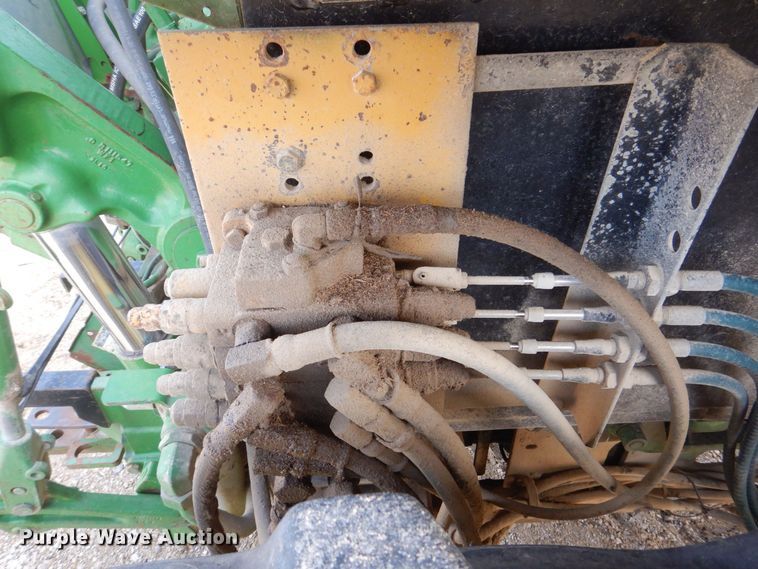 image for item MJ9820 1994 John Deere 7200  tractor