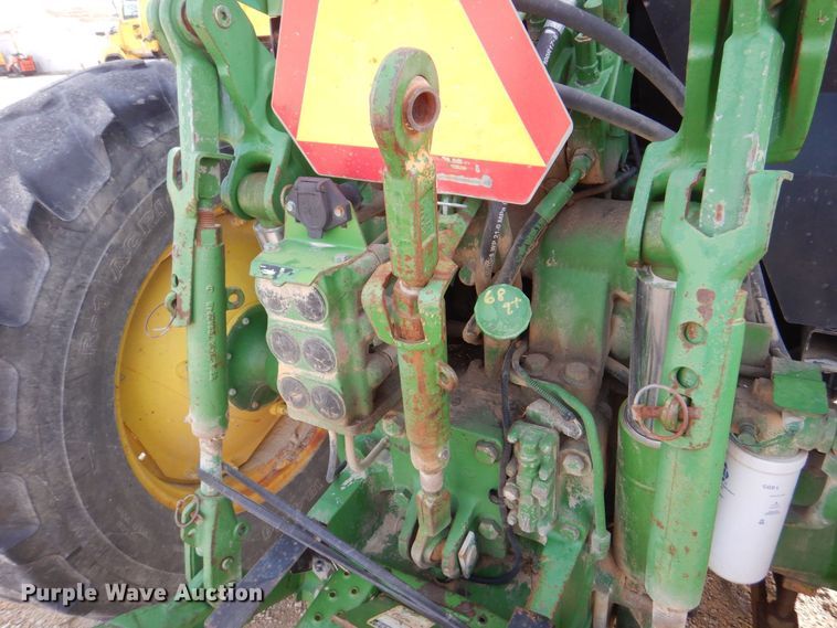 image for item MJ9820 1994 John Deere 7200  tractor