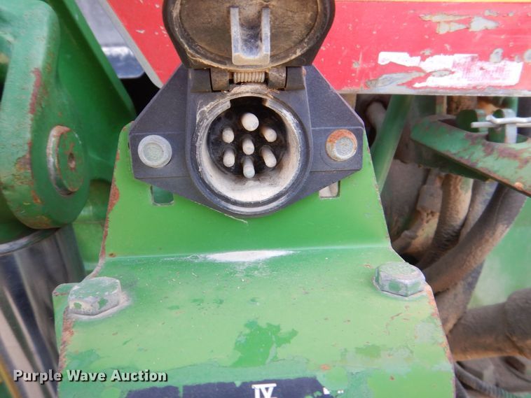 image for item MJ9820 1994 John Deere 7200  tractor