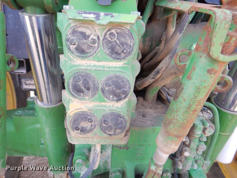 image for item MJ9820 1994 John Deere 7200  tractor