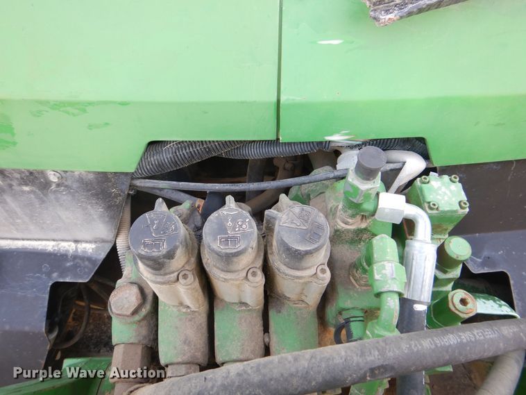 image for item MJ9820 1994 John Deere 7200  tractor