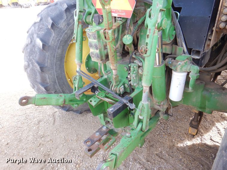 image for item MJ9820 1994 John Deere 7200  tractor