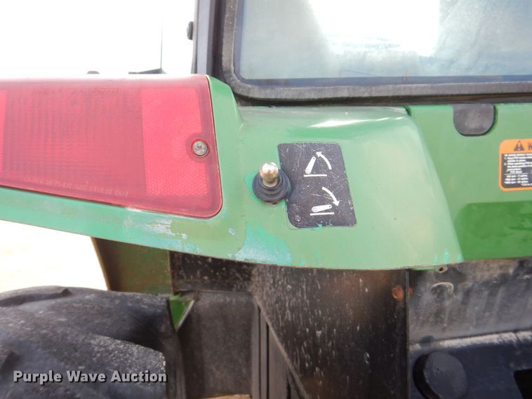 image for item MJ9820 1994 John Deere 7200  tractor