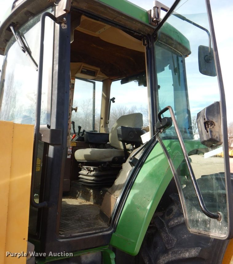 image for item MJ9820 1994 John Deere 7200  tractor