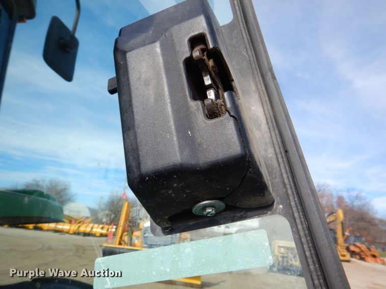 image for item MJ9820 1994 John Deere 7200  tractor