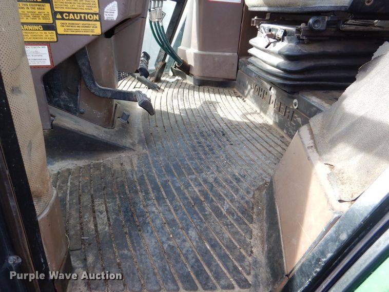 image for item MJ9820 1994 John Deere 7200  tractor