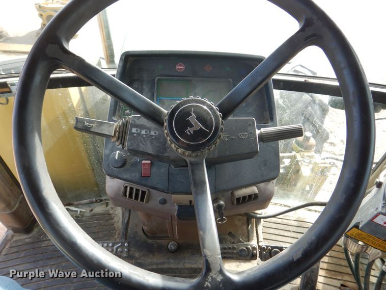 image for item MJ9820 1994 John Deere 7200  tractor