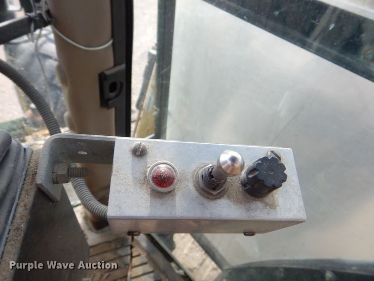 image for item MJ9820 1994 John Deere 7200  tractor