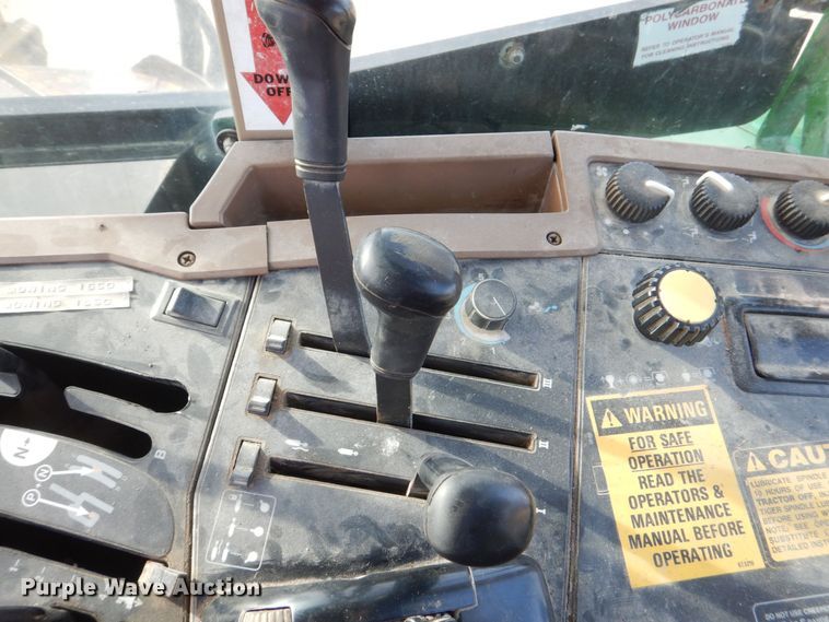 image for item MJ9820 1994 John Deere 7200  tractor