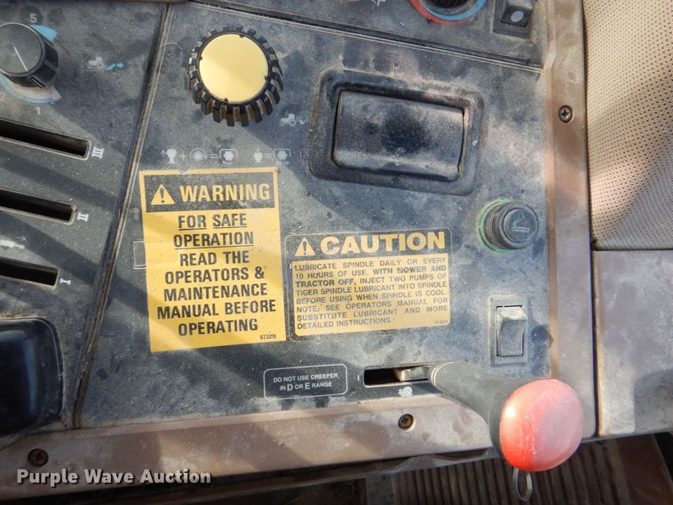 image for item MJ9820 1994 John Deere 7200  tractor