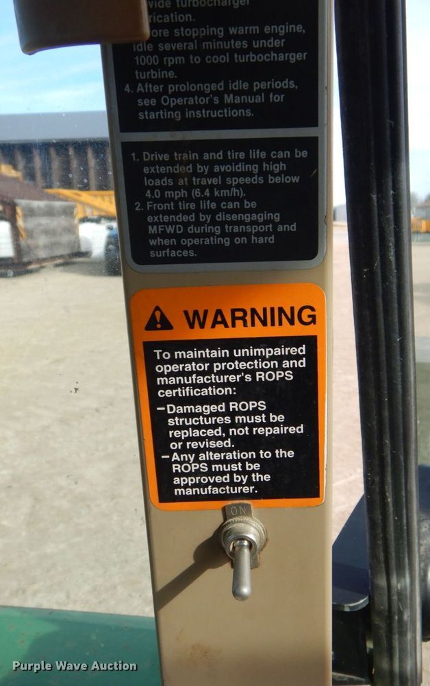 image for item MJ9820 1994 John Deere 7200  tractor