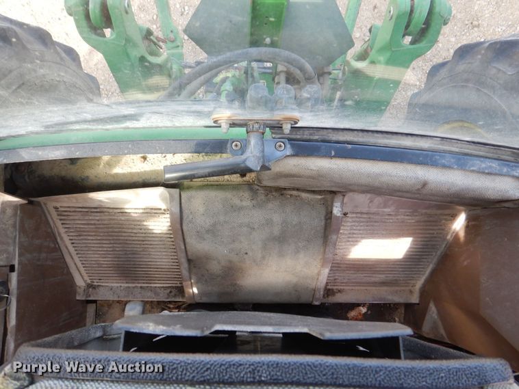 image for item MJ9820 1994 John Deere 7200  tractor