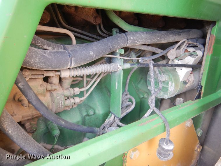 image for item MJ9820 1994 John Deere 7200  tractor