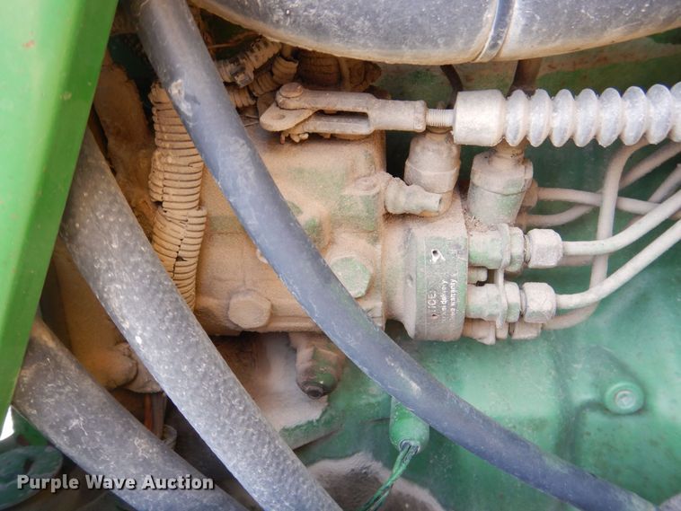 image for item MJ9820 1994 John Deere 7200  tractor