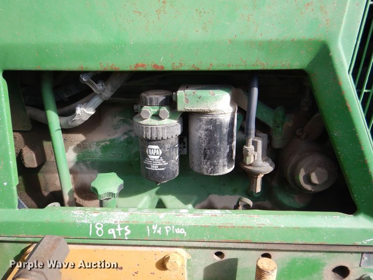 image for item MJ9820 1994 John Deere 7200  tractor