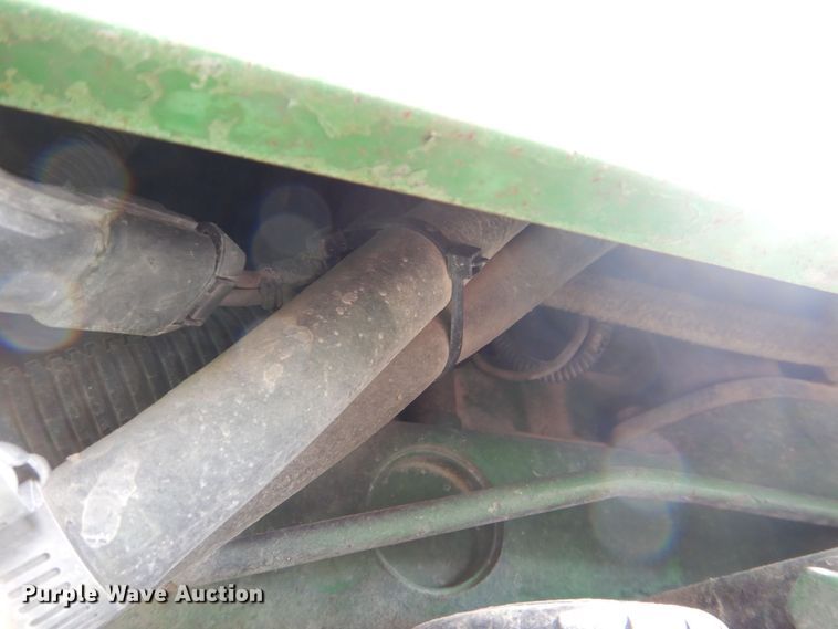 image for item MJ9820 1994 John Deere 7200  tractor