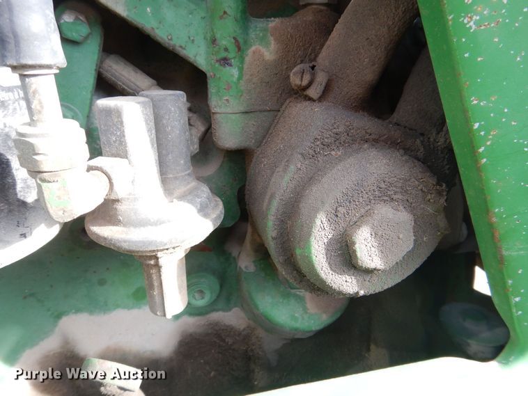 image for item MJ9820 1994 John Deere 7200  tractor