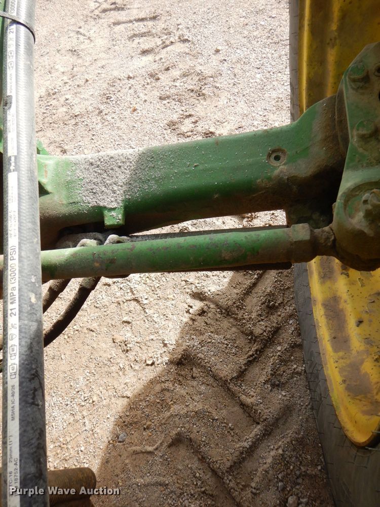 image for item MJ9820 1994 John Deere 7200  tractor