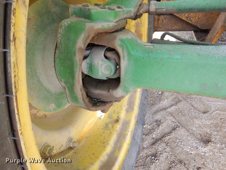 image for item MJ9820 1994 John Deere 7200  tractor