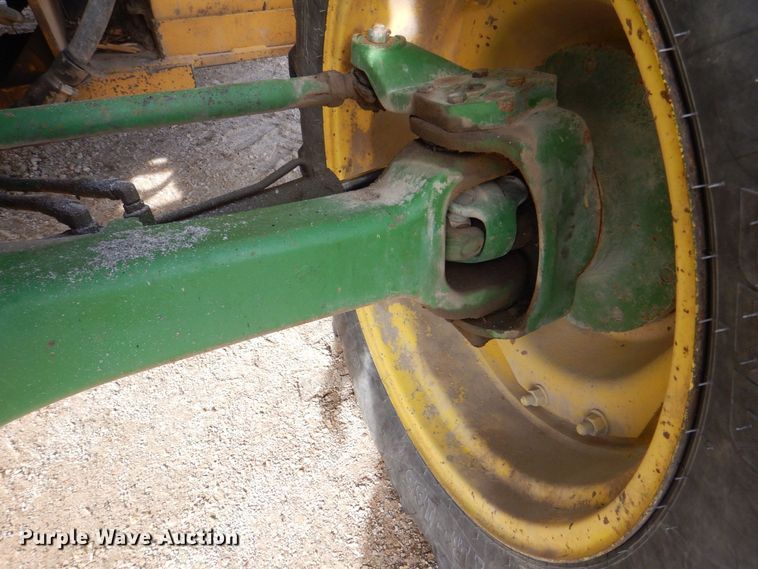 image for item MJ9820 1994 John Deere 7200  tractor