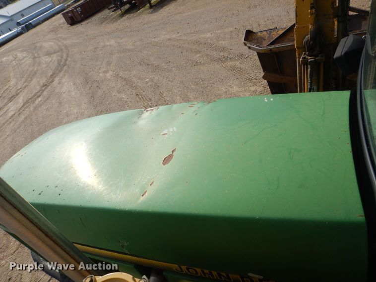 image for item MJ9820 1994 John Deere 7200  tractor