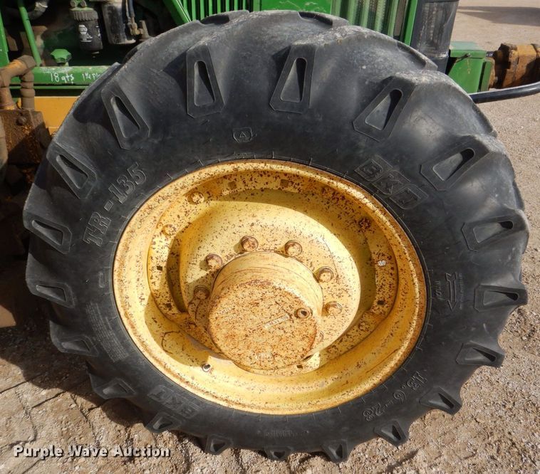 image for item MJ9820 1994 John Deere 7200  tractor