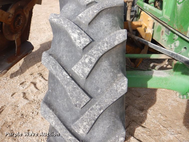 image for item MJ9820 1994 John Deere 7200  tractor